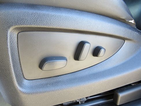 Used 2019 Chevrolet Suburban LT image 17