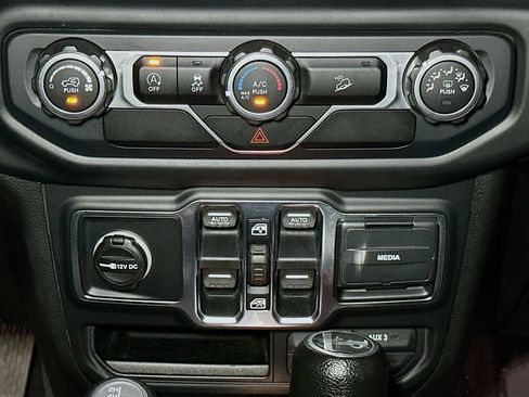 Used 2018 Jeep Wrangler Unlimited Sport S AWD/4WD image 16