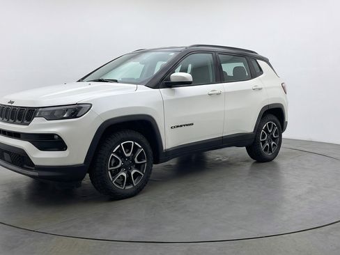 Used 2025 Jeep Compass Trailhawk AWD/4WD image 3