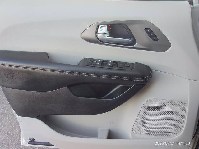 Used 2021 Chrysler Pacifica Touring-L w/ Uconnect Theater Family Group AWD/4WD image 15