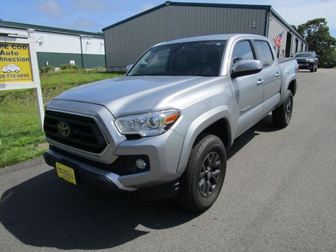 Used 2021 Toyota Tacoma SR5 AWD/4WD image 1