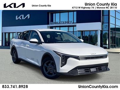 New 2025 Kia K4 LXS