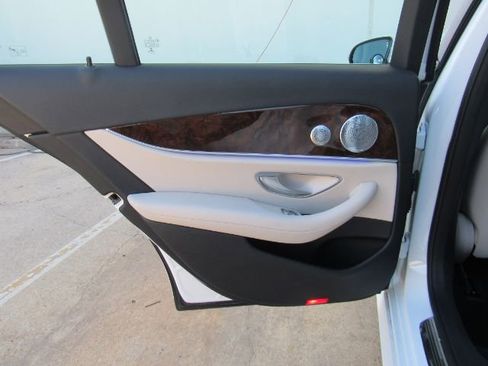 Used 2017 Mercedes-Benz E 300 image 16