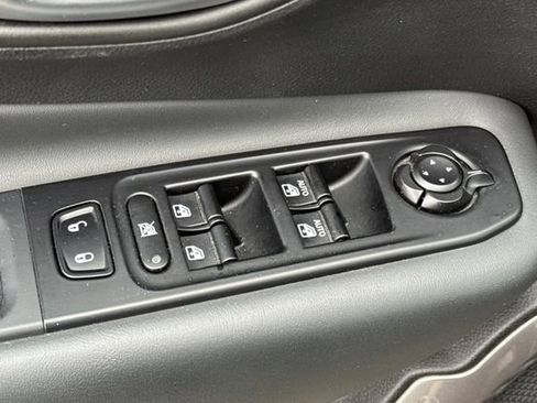 Used 2022 Jeep Renegade Latitude w/ Convenience Group image 12