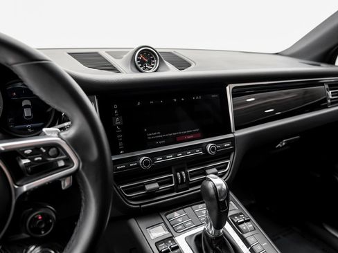 Used 2020 Porsche Macan S image 23