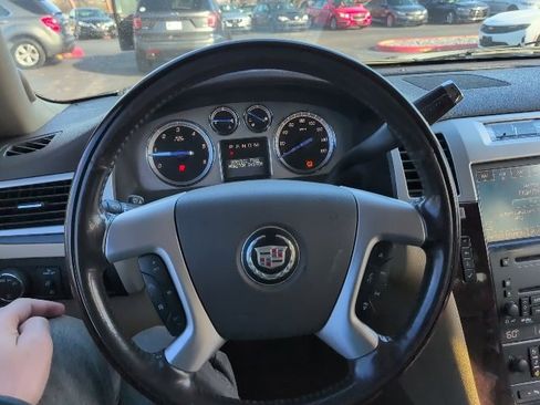 Used 2009 Cadillac Escalade Base image 18