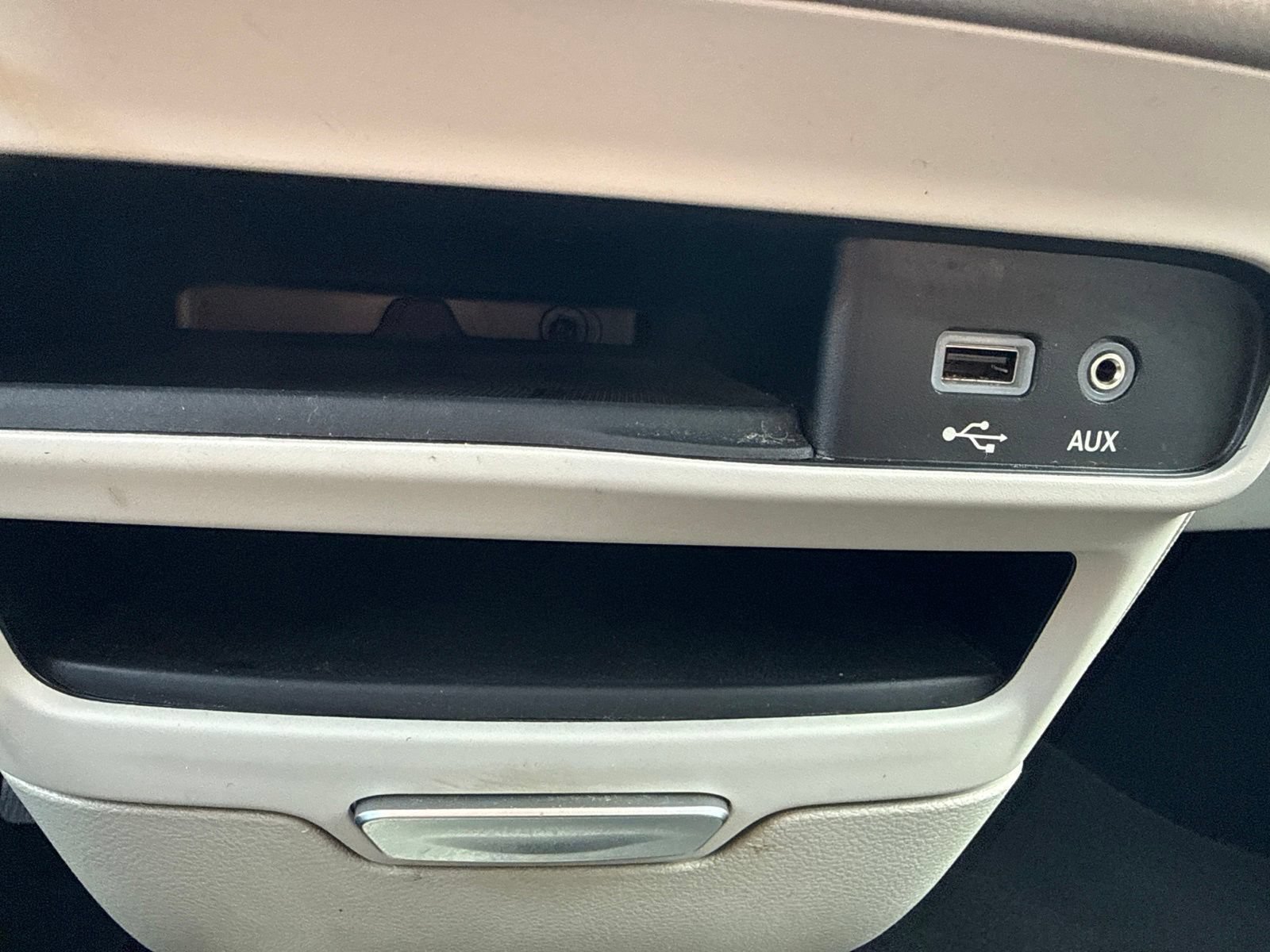 Used 2018 Chrysler Pacifica Touring Plus w/ Tire & Wheel Group FWD image 33