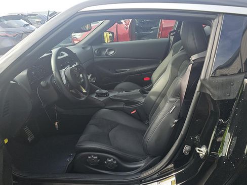 Used 2025 Nissan Z Performance w/ Floor Mat Package RWD image 5