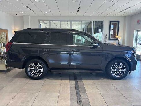 Certified 2025 Ford Expedition Active AWD/4WD image 2