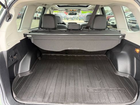 Used 2018 Subaru Forester 2.5i Touring AWD/4WD image 12
