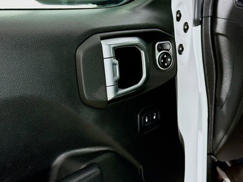 Used 2024 Jeep Wrangler Unlimited image 17