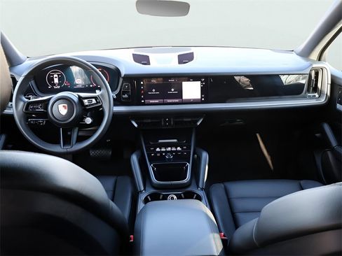 Used 2025 Porsche Cayenne w/ Premium Package image 19