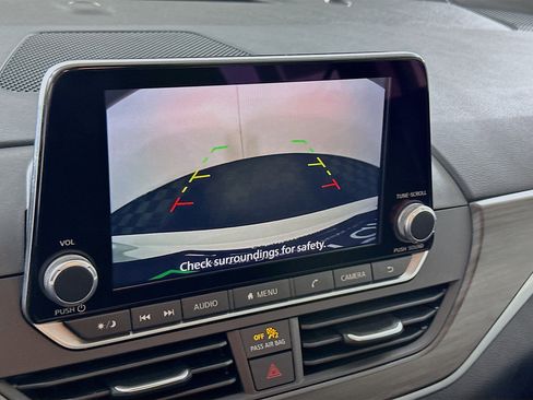 Used 2025 Nissan Altima 2.5 SV image 21