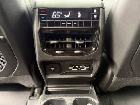 Used 2023 Jeep Grand Cherokee L Altitude AWD/4WD image 30