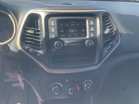 Used 2016 Jeep Cherokee Sport AWD/4WD image 14