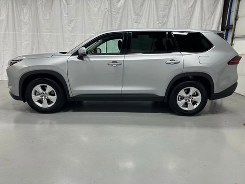 Used 2025 Toyota Grand Highlander AWD image 4