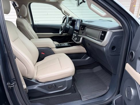 Used 2024 Ford Expedition XLT RWD image 33