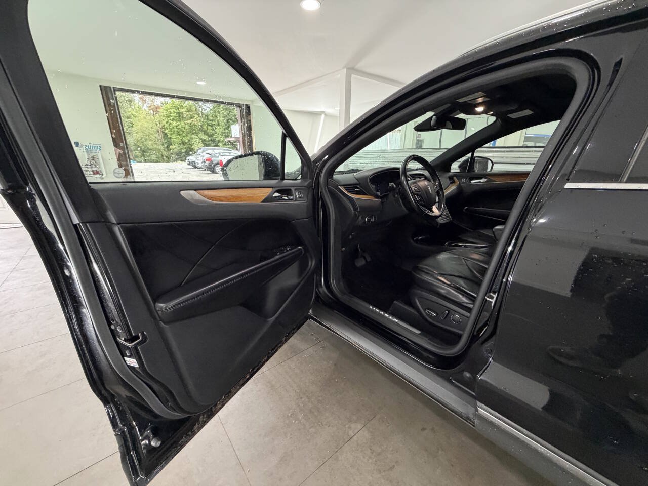 Used 2017 Lincoln MKC Reserve AWD/4WD image 25