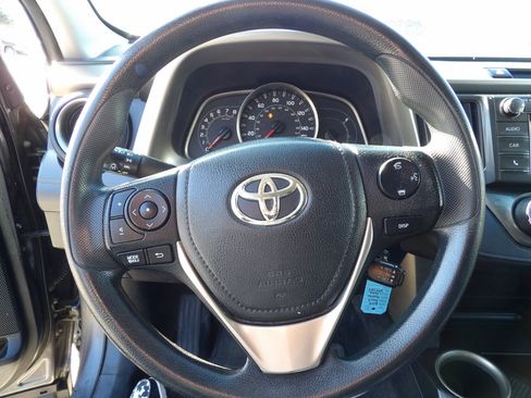 Used 2015 Toyota RAV4 LE image 7