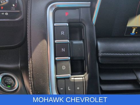 Used 2023 Chevrolet Suburban Z71 w/ Luxury Package AWD/4WD image 16