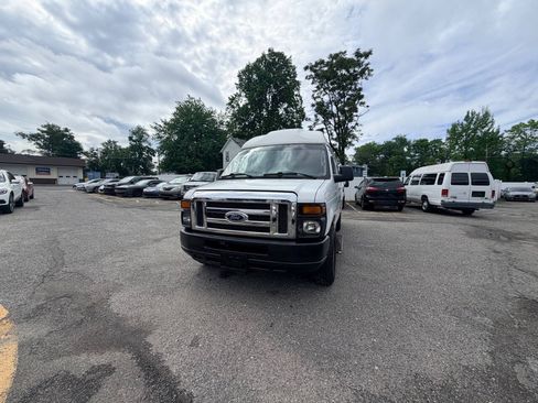 Used 2014 Ford E-250 and Econoline 250 Extended w/ Power Group RWD image 2