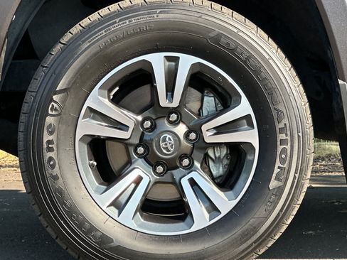 Used 2019 Toyota Tacoma TRD Sport AWD/4WD image 26