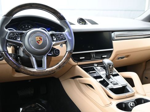 Used 2023 Porsche Cayenne E-Hybrid image 8