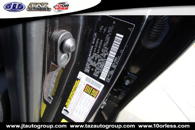 Used 2021 Toyota Highlander LE FWD image 18