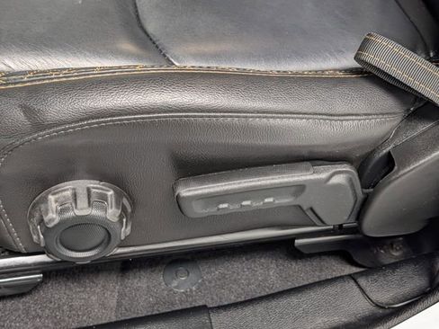 Used 2021 Jeep Gladiator Overland AWD/4WD image 12