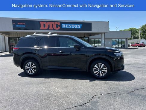 Used 2025 Nissan Pathfinder SL AWD/4WD image 3