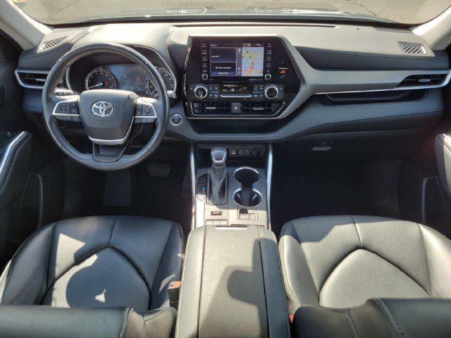 Used 2022 Toyota Highlander XLE AWD/4WD image 26
