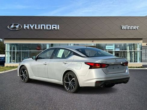 Used 2024 Nissan Altima 2.5 SR FWD image 2
