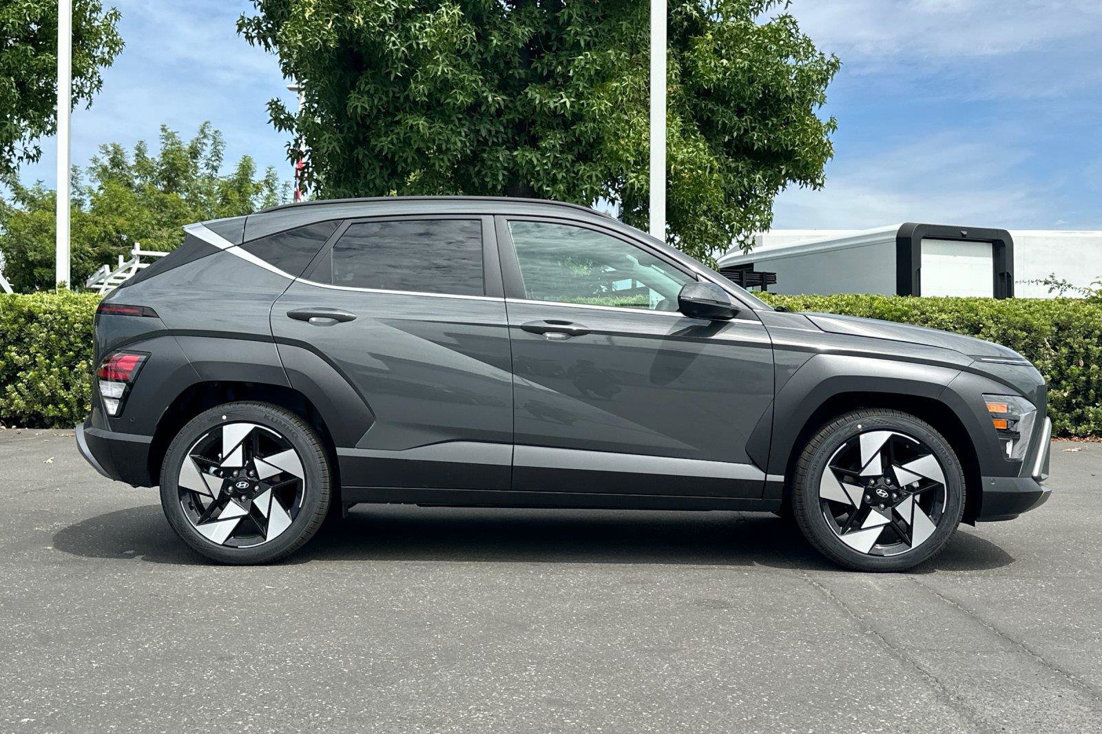New 2026 Hyundai Kona Limited FWD image 2