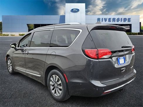 Used 2020 Chrysler Pacifica Touring-L Plus w/ Advanced Safetytec Group image 5