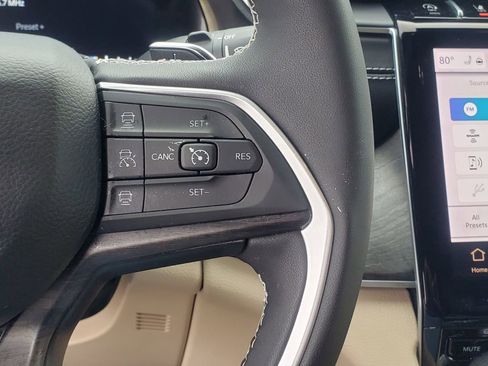 Used 2024 Jeep Grand Cherokee Limited image 20