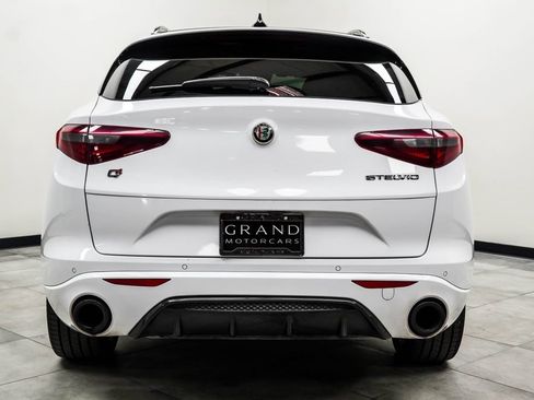 Used 2023 Alfa Romeo Stelvio Veloce image 9