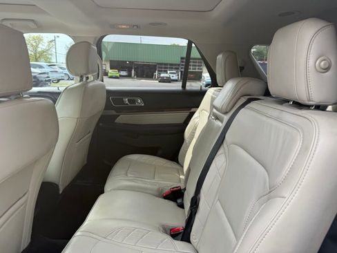 Used 2017 Ford Explorer Platinum image 27