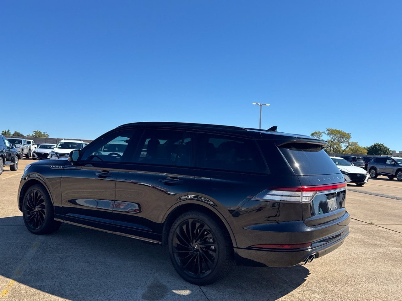 Used 2023 Lincoln Aviator Reserve w/ Equipment Group 201A RWD image 16