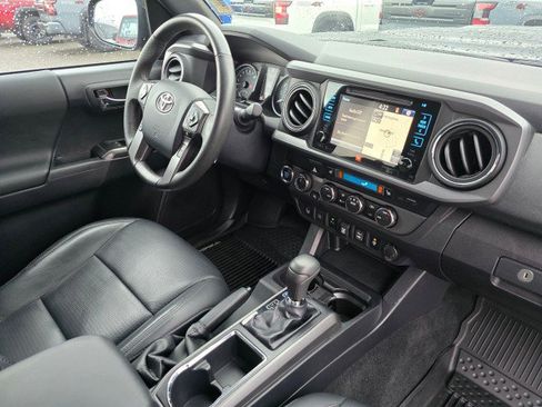Used 2019 Toyota Tacoma TRD Sport AWD/4WD image 13