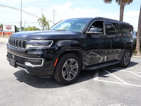 Used 2024 Jeep Wagoneer L Series II w/ Flexible Seating Group AWD/4WD image 3