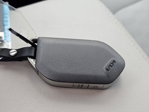 Used 2025 Kia Sorento S w/ Panoramic Sunroof Package image 32