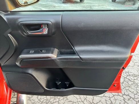 Used 2016 Toyota Tacoma TRD Off-Road w/ Towing Package AWD/4WD image 17