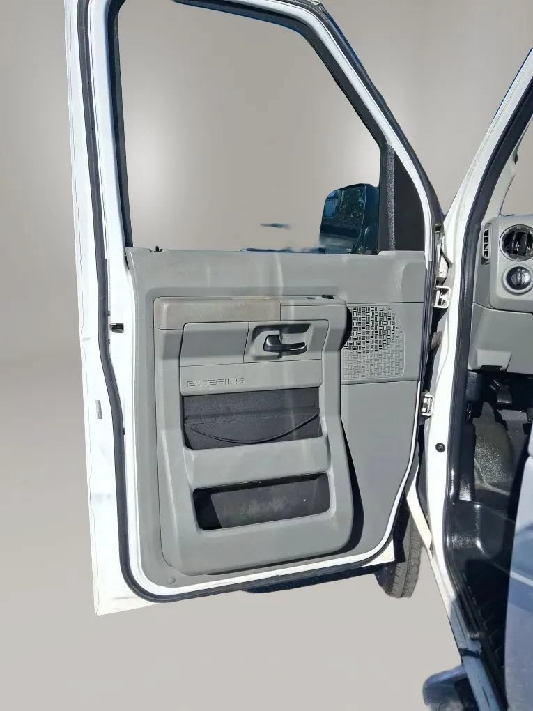 Used 2011 Ford E-250 and Econoline 250 Extended w/ PWR Group RWD image 16