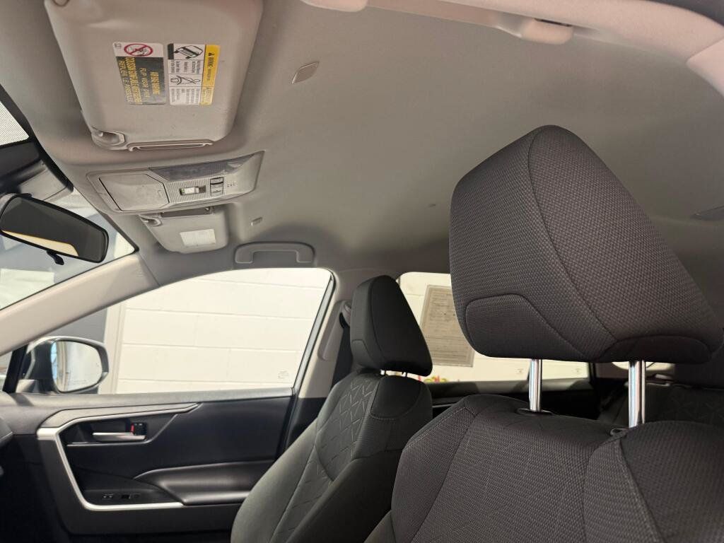 Used 2025 Toyota RAV4 XLE AWD/4WD image 23
