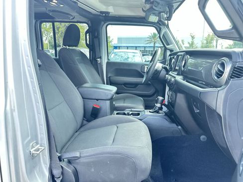 Used 2023 Jeep Wrangler Unlimited Sahara AWD/4WD image 17