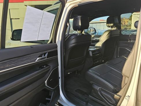 Used 2022 Jeep Wagoneer Series III w/ Convenience Group I image 16