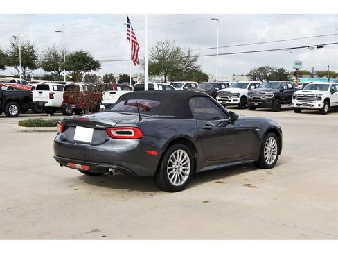 Used 2018 FIAT 124 Spider Classica image 6