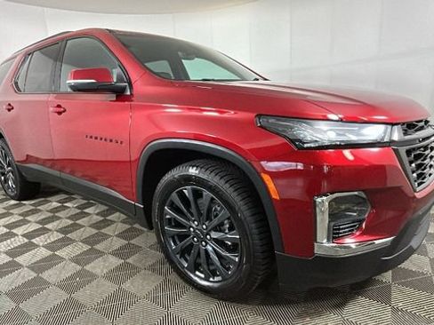 Used 2023 Chevrolet Traverse RS AWD/4WD image 2