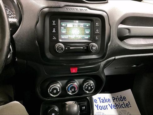 Used 2016 Jeep Renegade Latitude AWD/4WD image 29