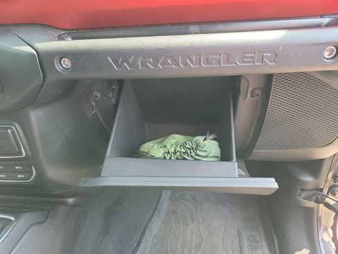 Used 2019 Jeep Wrangler Unlimited Rubicon AWD/4WD image 38